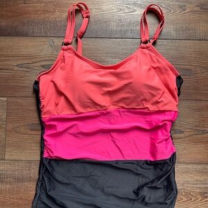 croft & barrow Black Swim Top with Pink Trim 16D